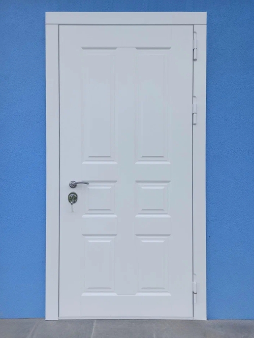 Белая дверь с МДФ