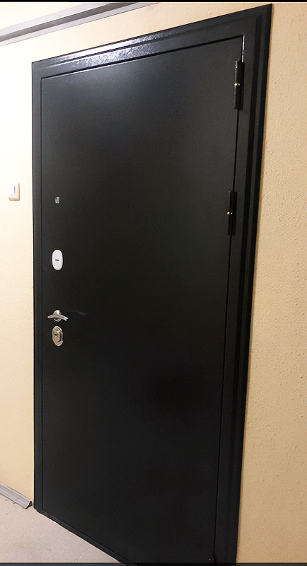 Черная порошковая дверь