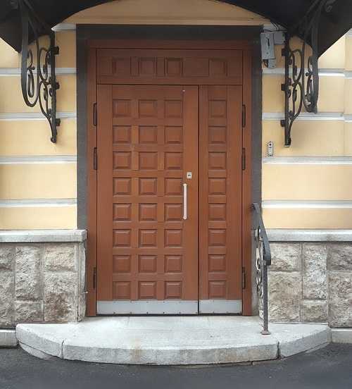 Уличная дверь с МДФ