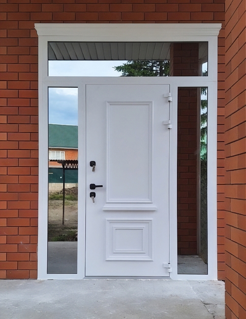 Белая металлобагетная дверь