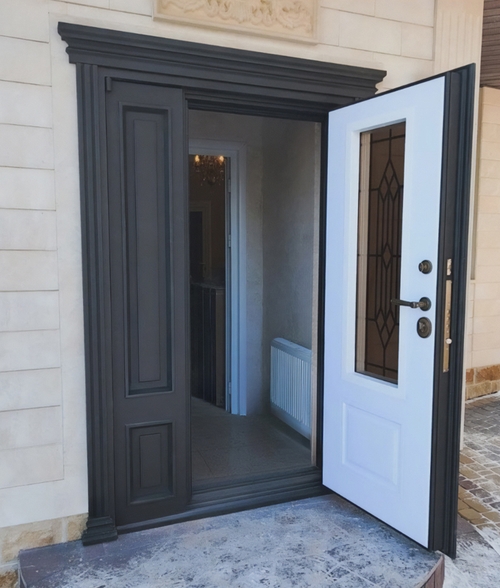 Уличная металлобагетная дверь