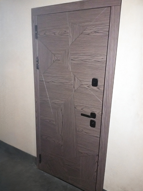 Квартирная входная дверь