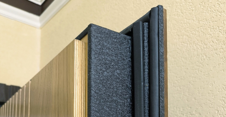 Как выбрать входную дверь в квартиру с хорошей звукоизоляцией?